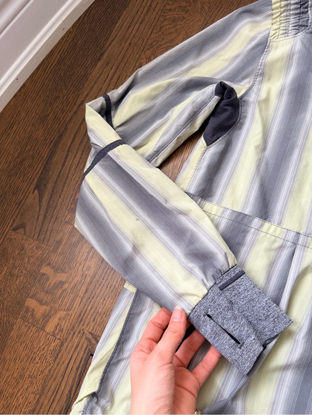 Vintage LULULEMON Run Reflection Track & Field Citron Ombré Stripes Jacket SZ 8 - Picture 9 of 16